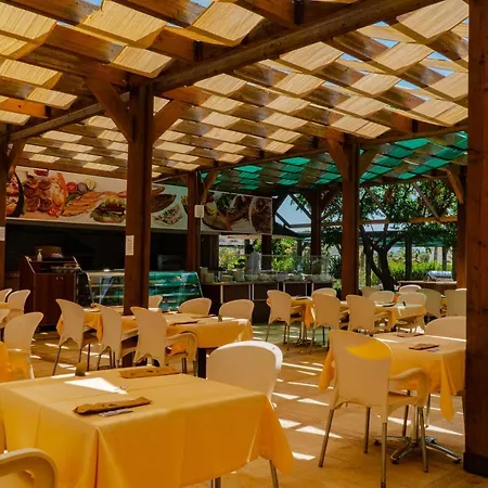 Royal Atlantis & 5* Side