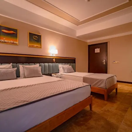 Отель Royal Atlantis &