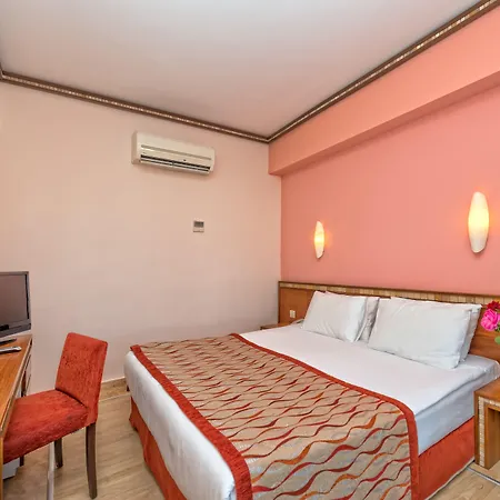 Отель Royal Atlantis &